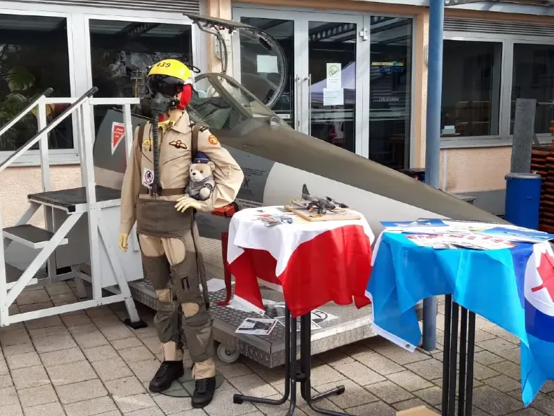 Starfighter pilot with a teddy and a Starfighter cockpit in the background